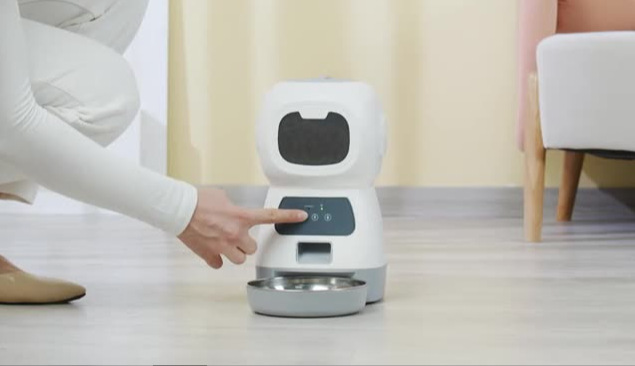 Smart Pet Automatic Feeder with Manual and Scheduled Feeding Options